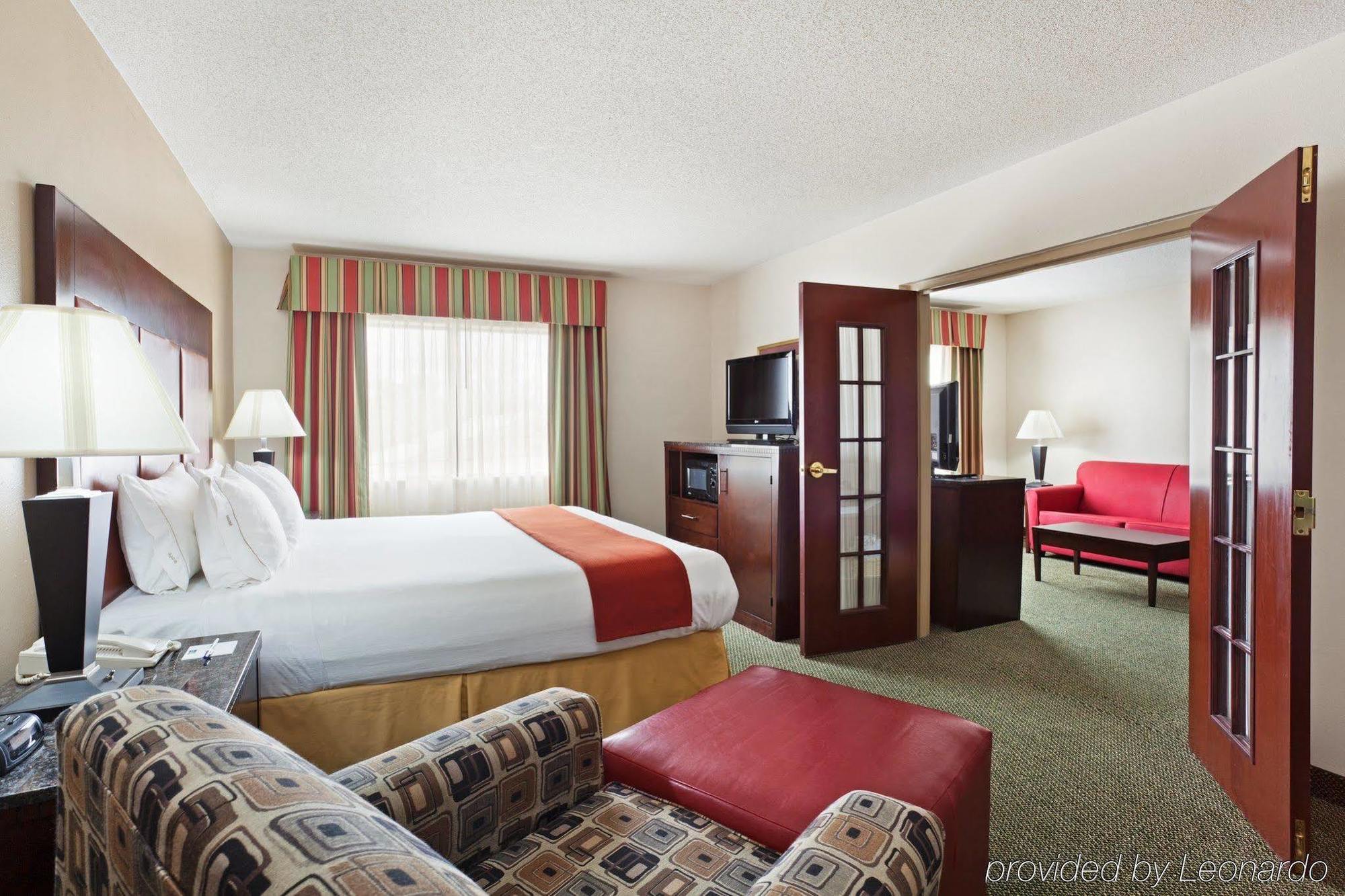 Holiday Inn Express Louisville Northeast, An Ihg Hotel Экстерьер фото