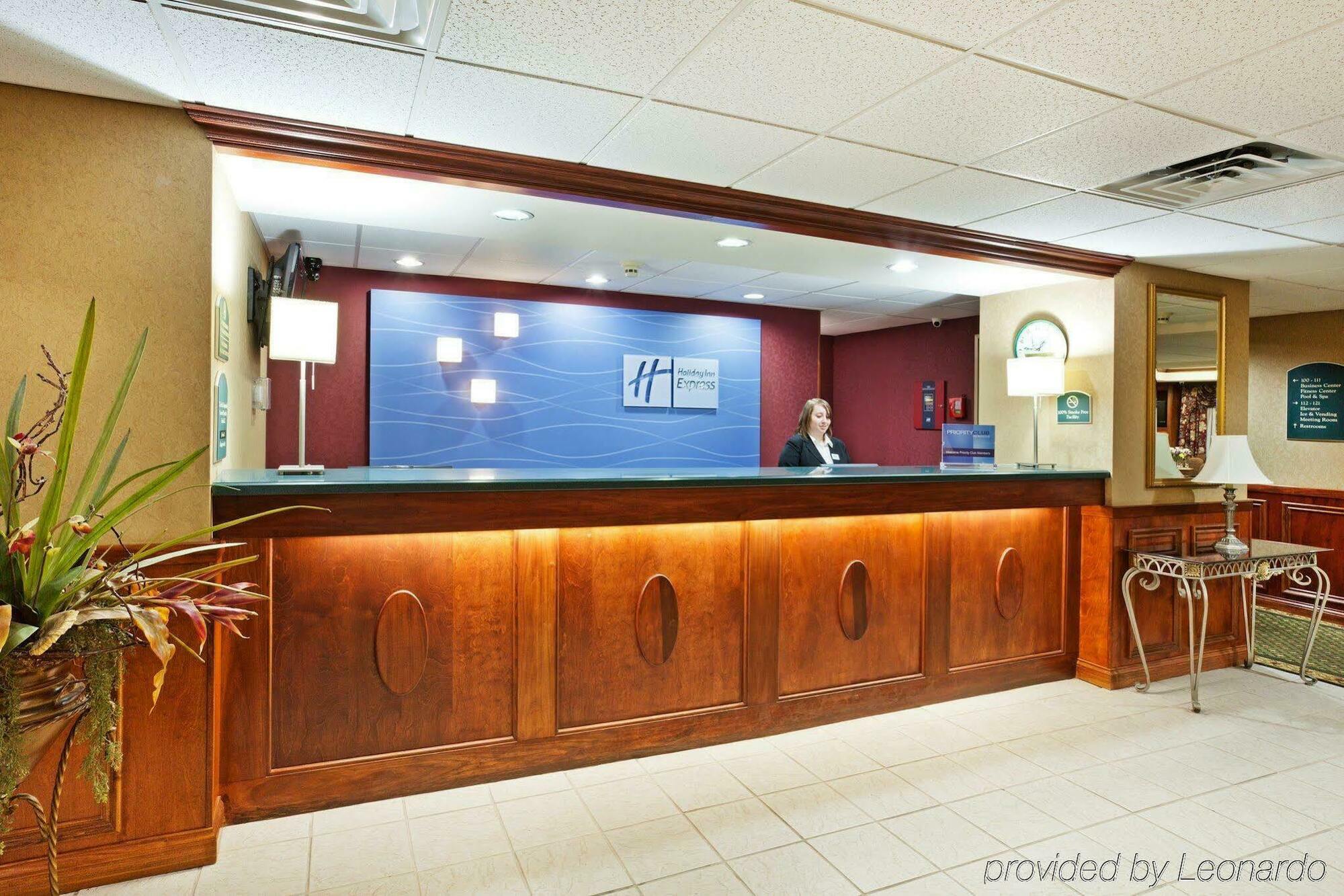 Holiday Inn Express Louisville Northeast, An Ihg Hotel Экстерьер фото